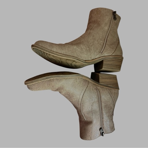 Blowfish Malibu Caitlyn Vegan Ankle Booties Taupe Faux Leather Western Size 9M - Picture 12 of 12